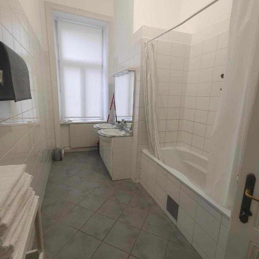 Large 4 Room Apartment In The Center Of Vienna Exterior photo